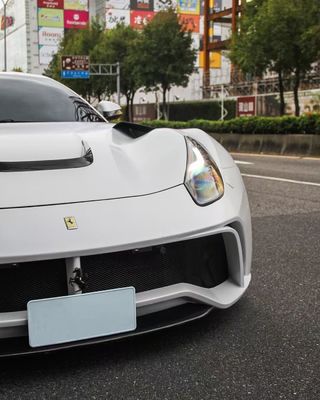 แฟร์รารี่ F12 คาร์บอนไฟเบอร์ คอร์ดี้ คิต F12 Novitec สไตล์ N-largo หน้าและหลัง แบมเปอร์วงล้อโค้ง F12 ดิฟฟิวเซอร์ฝีปากด้านหน้า สปอยเลอร์