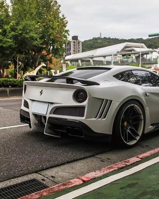 แฟร์รารี่ F12 คาร์บอนไฟเบอร์ คอร์ดี้ คิต F12 Novitec สไตล์ N-largo หน้าและหลัง แบมเปอร์วงล้อโค้ง F12 ดิฟฟิวเซอร์ฝีปากด้านหน้า สปอยเลอร์