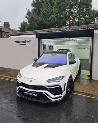 Lamborghini Urus คาร์บอนไฟเบอร์ คอร์ดี้ คิต URUS 1016 สไตล์ คาร์บอนไฟเบอร์ ดิฟฟิวเซอร์ฝีปากด้านหน้า สปอยเลอร์ ฮูด วงล้อโค้ง