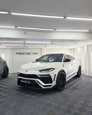 Lamborghini Urus คาร์บอนไฟเบอร์ คอร์ดี้ คิต URUS 1016 สไตล์ คาร์บอนไฟเบอร์ ดิฟฟิวเซอร์ฝีปากด้านหน้า สปอยเลอร์ ฮูด วงล้อโค้ง