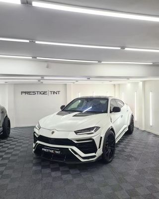 Lamborghini Urus คาร์บอนไฟเบอร์ คอร์ดี้ คิต URUS 1016 สไตล์ คาร์บอนไฟเบอร์ ดิฟฟิวเซอร์ฝีปากด้านหน้า สปอยเลอร์ ฮูด วงล้อโค้ง