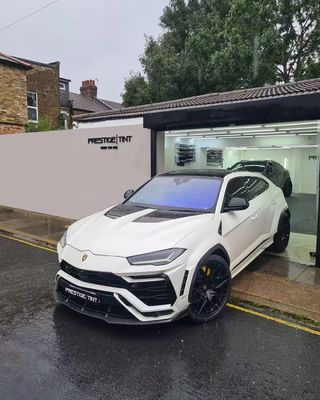 Lamborghini Urus คาร์บอนไฟเบอร์ คอร์ดี้ คิต URUS 1016 สไตล์ คาร์บอนไฟเบอร์ ดิฟฟิวเซอร์ฝีปากด้านหน้า สปอยเลอร์ ฮูด วงล้อโค้ง