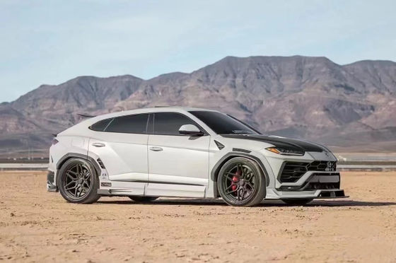 LB Style Wide Body Kit สําหรับ Lamborghini URUS คาร์บอนไฟเบอร์ บอสคอร์พิวเตอร์ คาร์บอนไฟเบอร์ บอสคอร์พิวเตอร์