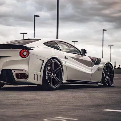 สําหรับเฟอร์รารี่ F12 คาร์บอนไฟเบอร์ คอร์ดี้คิต F12 อัพเกรด SVR-style หน้าและหลัง bumper spoilers ด้วย Hood Fenders
