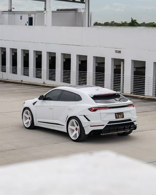 Lamborghini URUS คาร์บอน คอร์ดี้ คิต NT สไตล์ หน้าลิป Diffuser Spoiler Custom Wide Body Kits