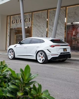 Lamborghini URUS คาร์บอน คอร์ดี้ คิต NT สไตล์ หน้าลิป Diffuser Spoiler Custom Wide Body Kits