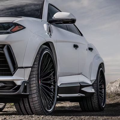 RT คาร์บอน คอร์ดี้ คิท สําหรับ URUS SUV แลมบอร์กินี หน้าลิป Diffuser Wheel Arch Widebody คิท