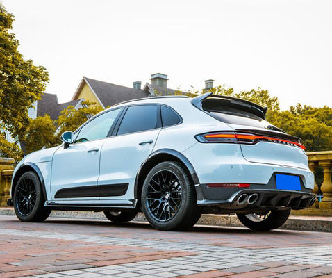 สินค้าคาร์บอนไฟเบอร์คุณภาพสูง Macan Body Kit ForMacan หน้าและด้านหลัง