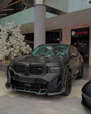 XM Bmw Wide Body Kit คาร์บอนไฟเบอร์ หน้าลิปสโปเลอร์ สีดํา Bmw Side Skirt วงล้อ