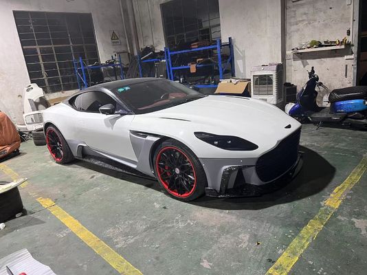 DB11 แอสตัน มาร์ติน ชุดกระเป๋าสตางค์สีเขียว แบมเปอร์ ลิปสปลิเตอร์