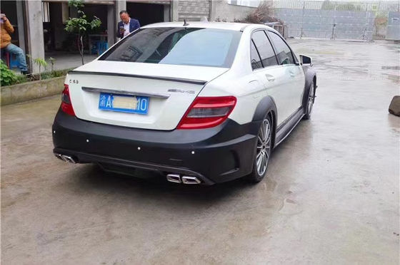 สําหรับ Mercedes W204 C63 Body Kit W204 อัพเกรดซีรีส์สีดํา สไตล์หน้าและหลัง